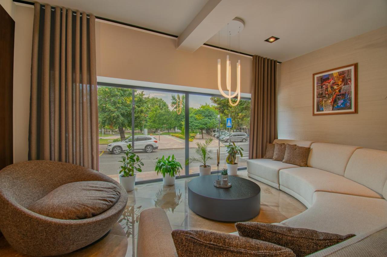 Hotel Osetia Garden Momchilgrad Εξωτερικό φωτογραφία