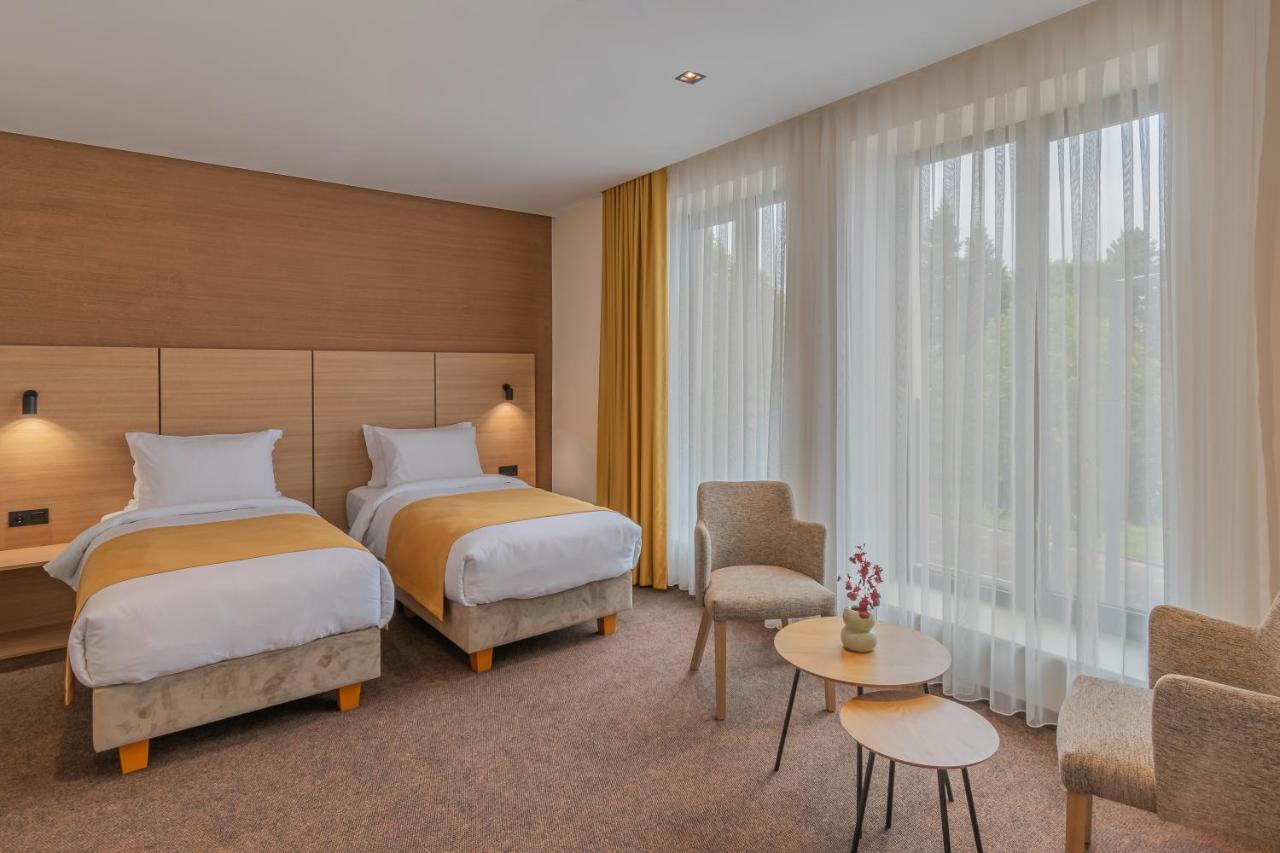 Hotel Osetia Garden Momchilgrad Εξωτερικό φωτογραφία