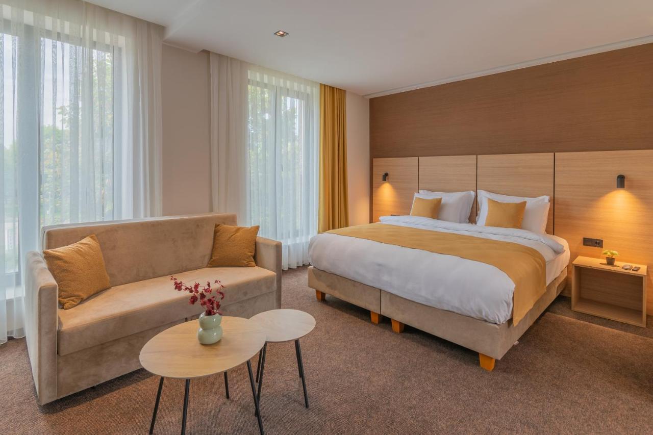 Hotel Osetia Garden Momchilgrad Εξωτερικό φωτογραφία
